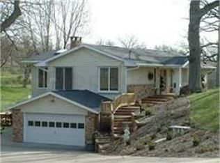 2711 Bidwell Rd, Muscatine, IA 52761