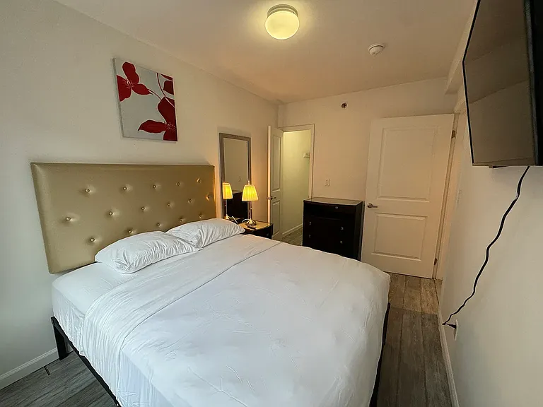 521 W 48th St #2H — Photo 4
