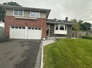809 Hampshire Rd, Bay Shore, NY 11706