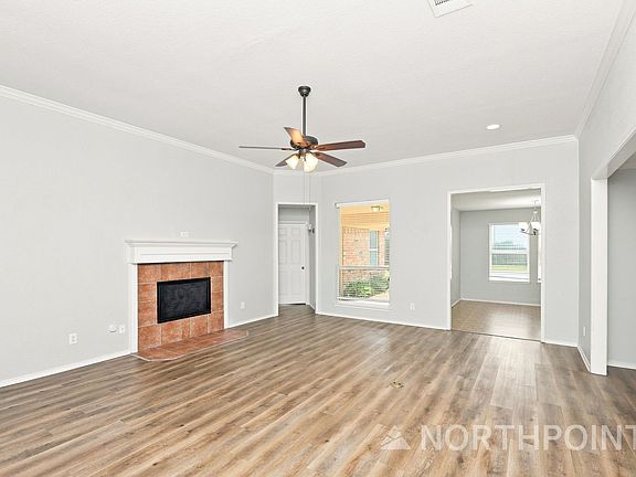 3rd image of 437 Nutmeg Ave