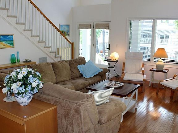 3rd image of 638 Tingle Ave
