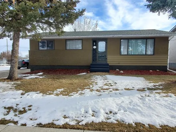 4713 W 48th St, Mayerthorpe, AB T0E 1N0