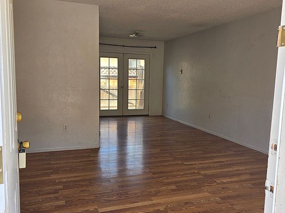 3rd image of 862 Iowa Ave #2