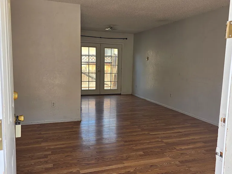 862 Iowa Ave — Photo 3