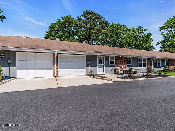 3rd image of 390 Picardy Ct #C