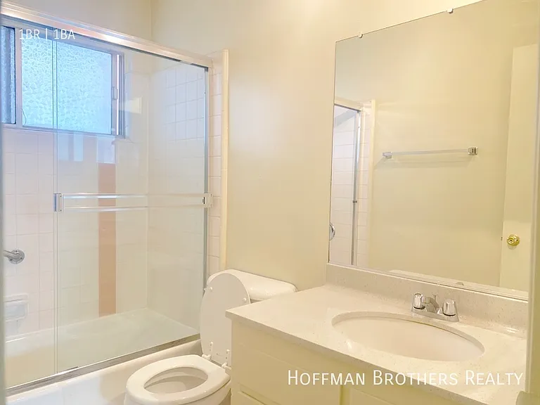 2311 S Bentley Ave #15 — Photo 8