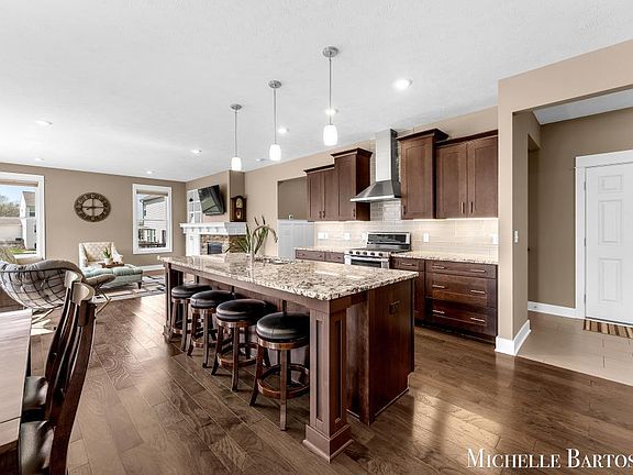 5th image of 2866 E Morgan Trl NE