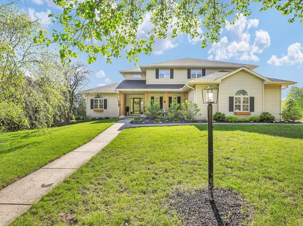 701 Kimela Dr, Mahomet, IL 61853
