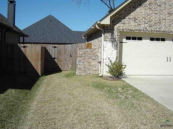 3rd image of 803 Chimney Rock Dr