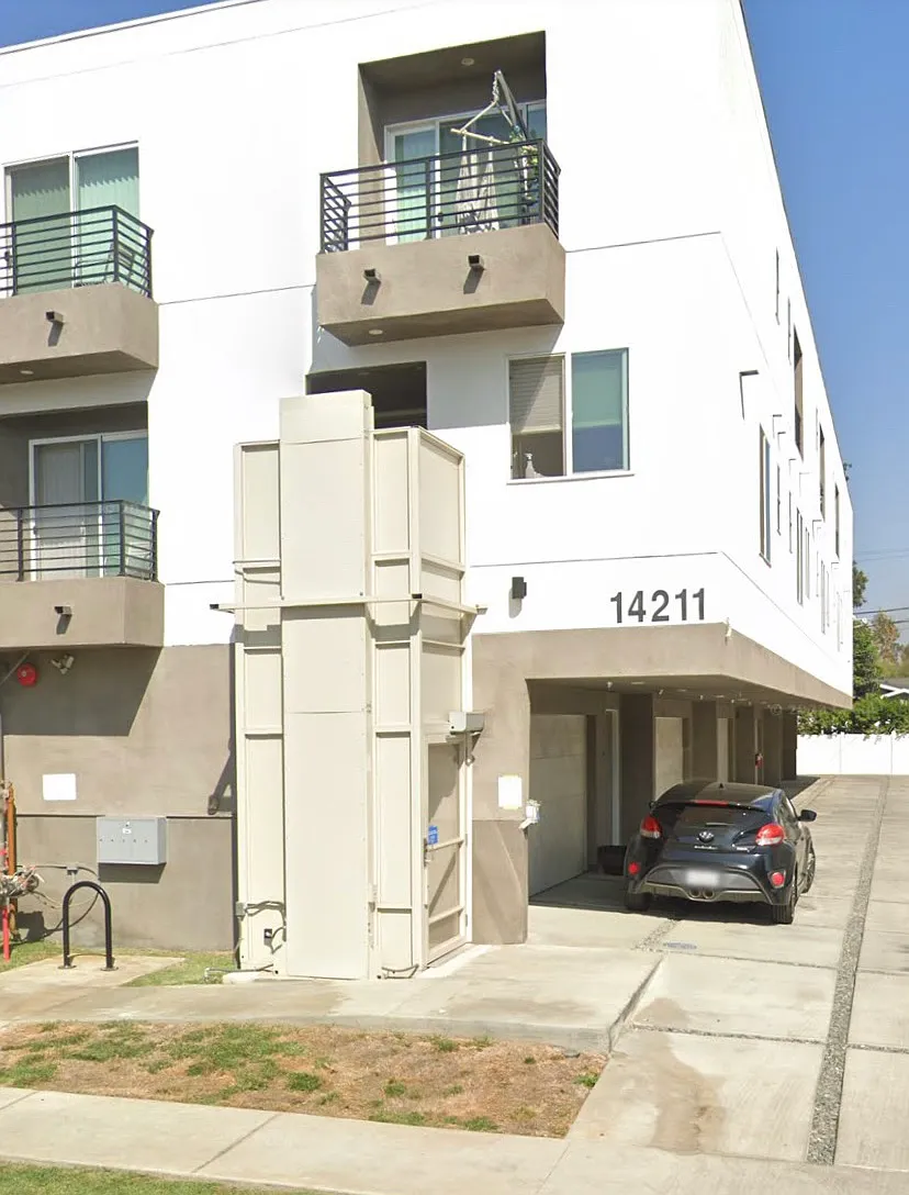 Gilmore St, Van Nuys — Photo 1
