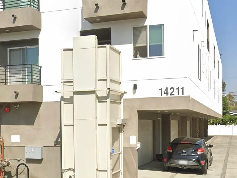 Gilmore St — Photo 1