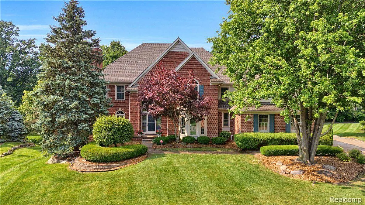 17563 Rolling Woods Cir photo 1