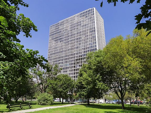 2nd image of 330 W Diversey Pkwy #190709