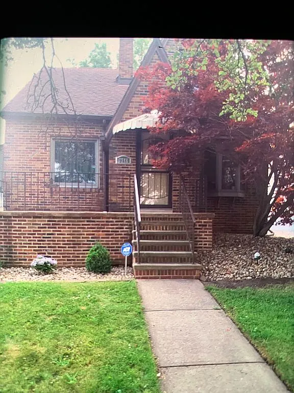 3746 W 138th St photo 1