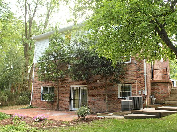 2nd image of 2427 Villanova Dr