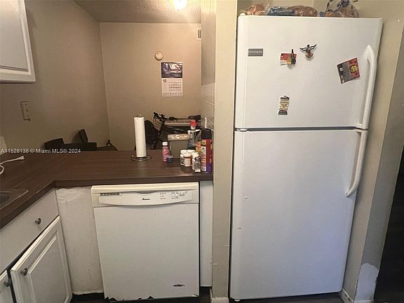 4th image of 4019 N University Dr #E108