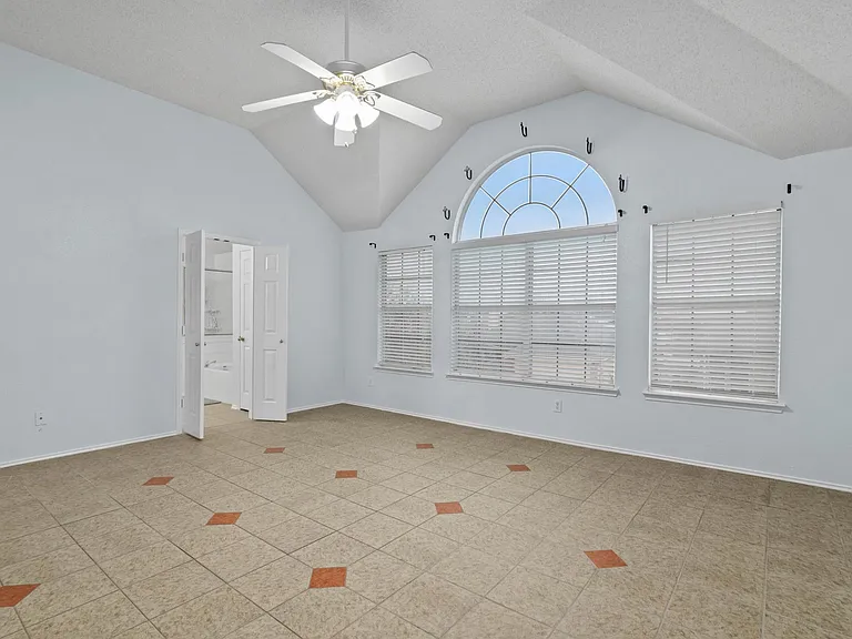 316 Leameadow Dr — Photo 31