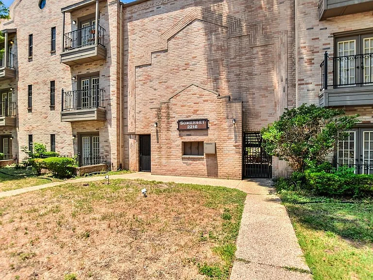 2216 San Gabriel St #105 — Photo 11