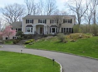 114 Round Hill Rd, Armonk, NY 10504