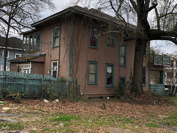 3rd image of 1106 College St