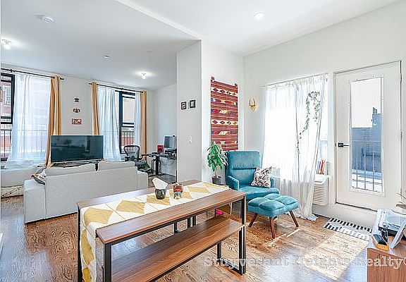 2nd image of 335 Woodbine St #4E