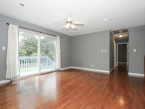 2nd image of 883 Hastings Ln