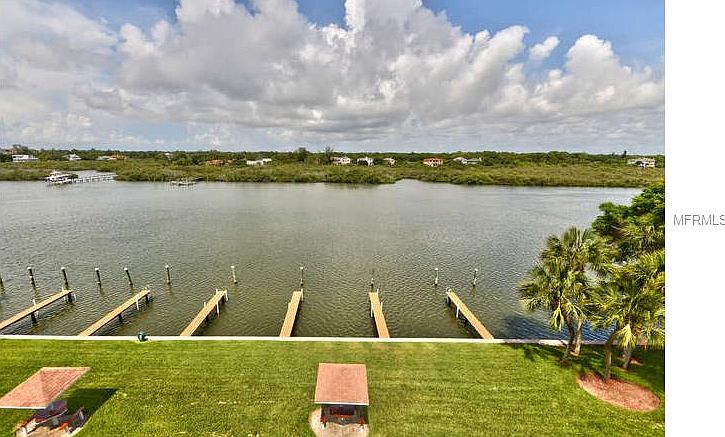 1st image of 19451 Gulf Blvd APT 517