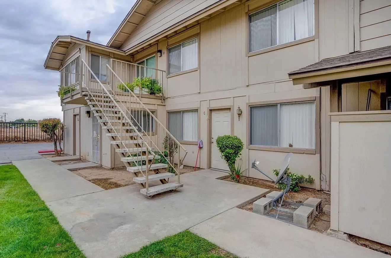 2 bed, 1.5 bath, $1,350 — Photo 2