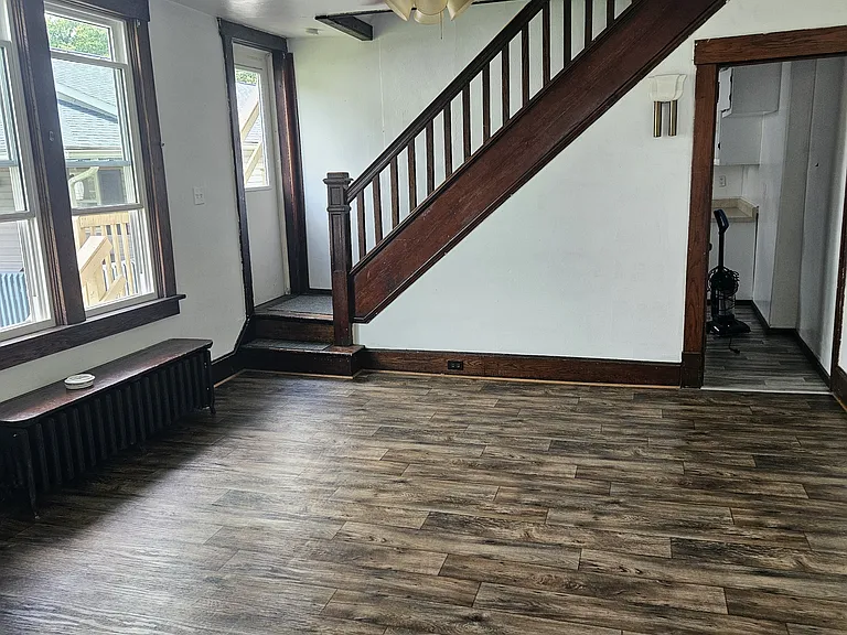 725 Ferndale Ave — Photo 9