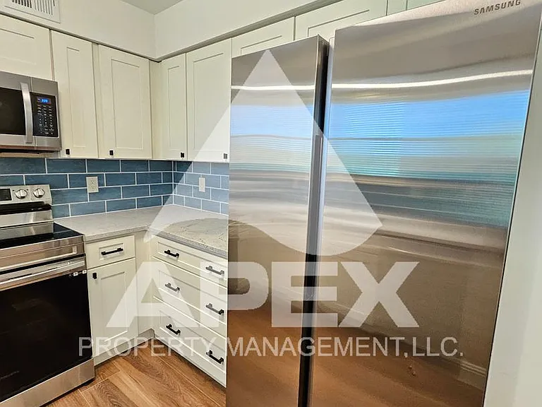 7306 Deane Hill Dr — Photo 10