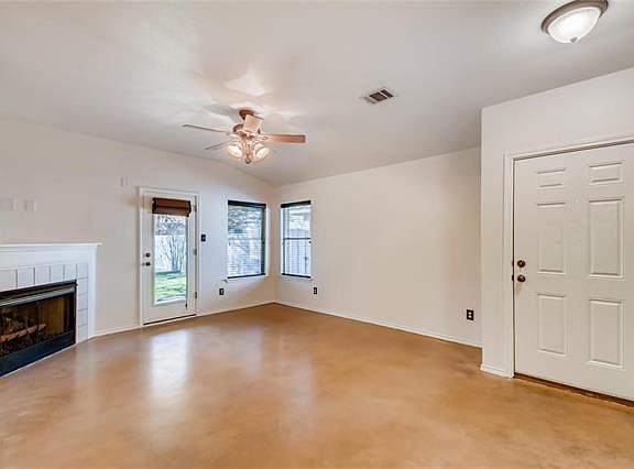 4th image of 906 Port Daniel Dr
