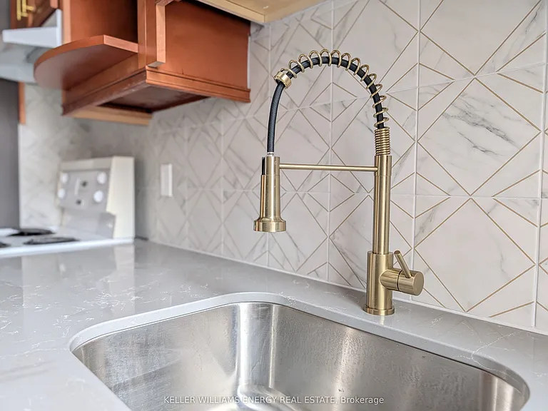 35 King St #4 — Photo 21