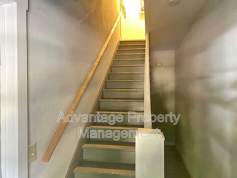 Building Photo - 240 NW 9th St #4