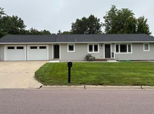 442 3rd St SE, Sioux Center, IA 51250
