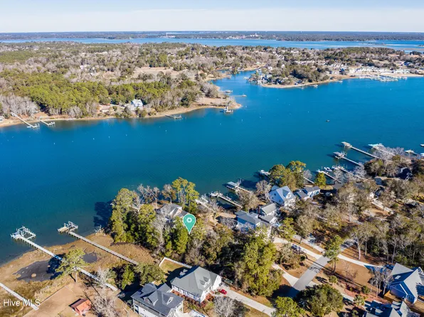 819 Chadwick Shores Drive, Sneads Ferry, NC 28460