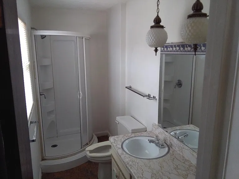 805 Broadway St — Photo 6