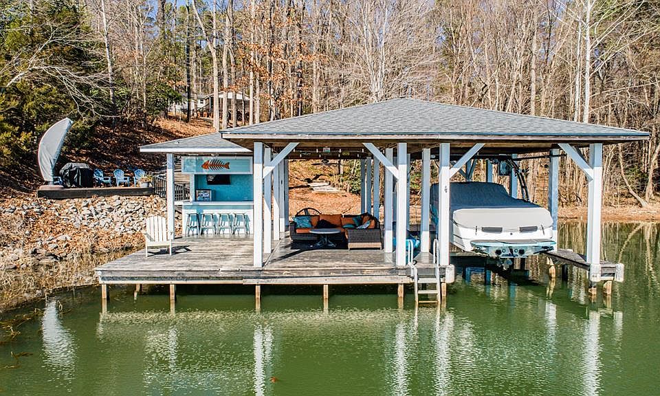1st image of 335 Colonial Dr