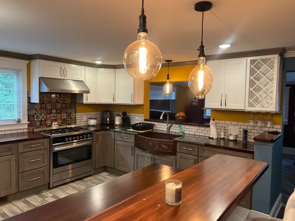 11 Leroy Pl, Springfield, MA 01104