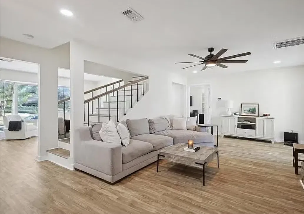 3 bed, 2100 sqft, $3,250 — Photo 2