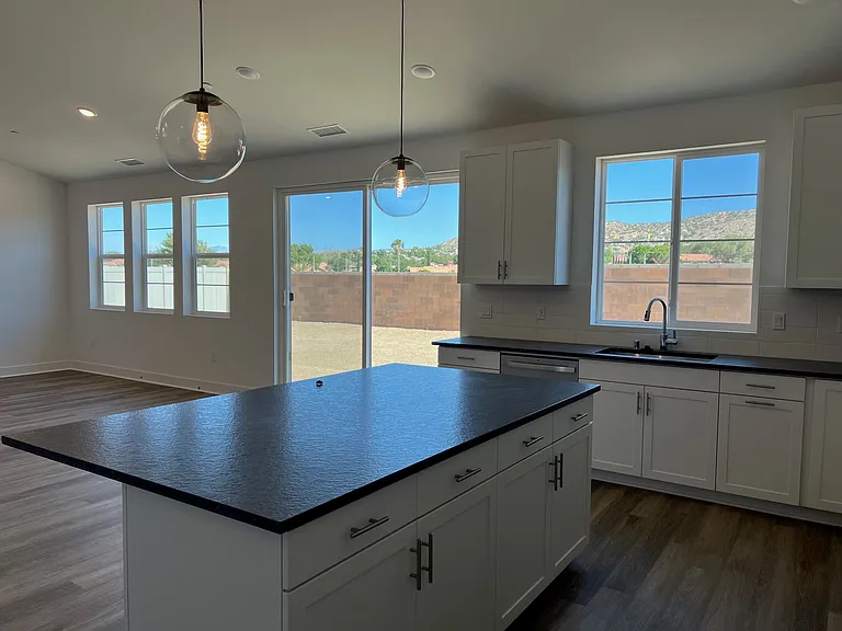 1840 Vincent Dr — Photo 9