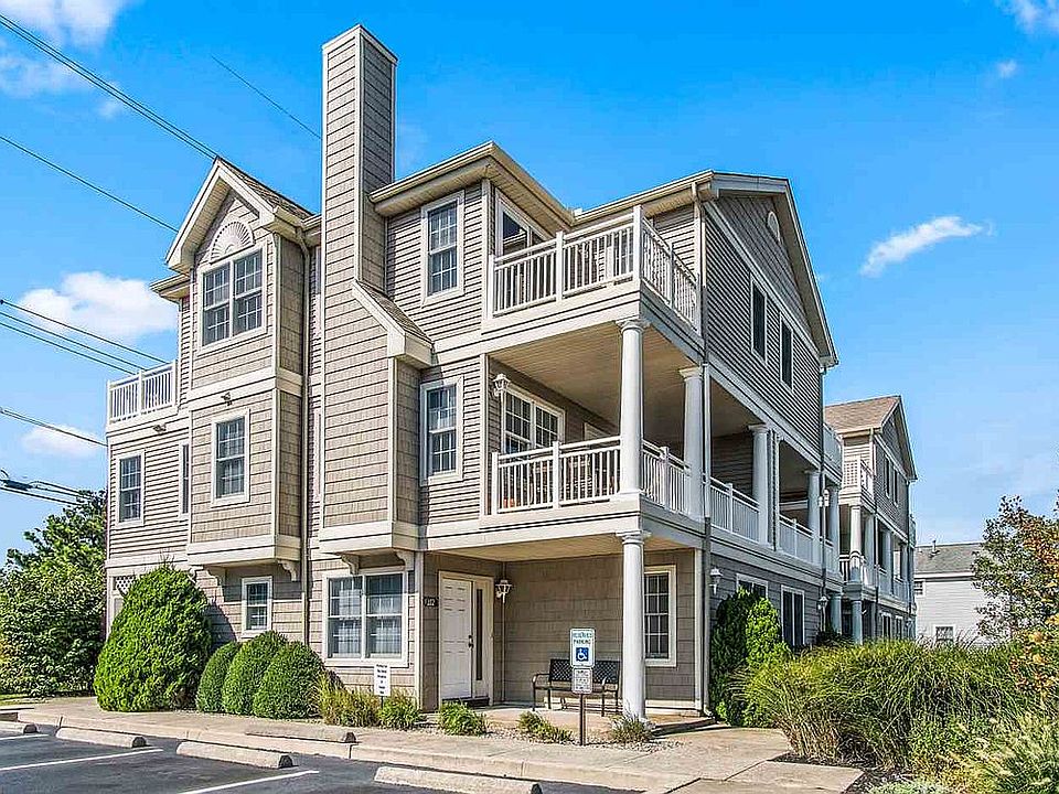 1st image of 1114 Stone Harbor Blvd APT 112
