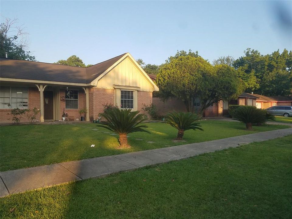 2nd image of 8307 Braes River Dr