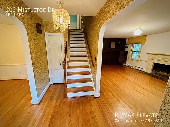 3rd image of 202 Mistletoe Dr