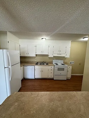 1422 S Lee St — Photo 9