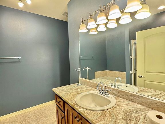 3rd image of 703 Jillian Pl