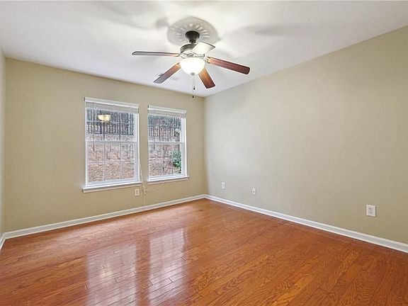 4th image of 3050 Centerglen Ln