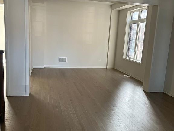 5th image of 50 Sandhill Cres