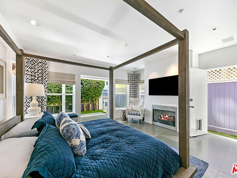 1341 Palisades Beach Rd — Photo 9