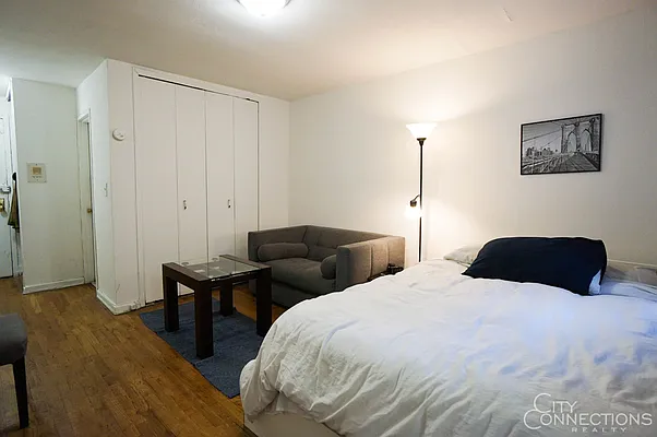 Rented by City Connections Realty | media 7