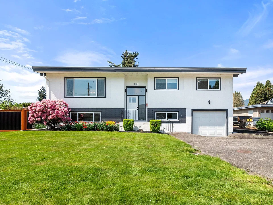 8783 Bellevue Dr